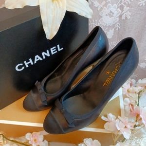 CHANEL kitten heels 39.5